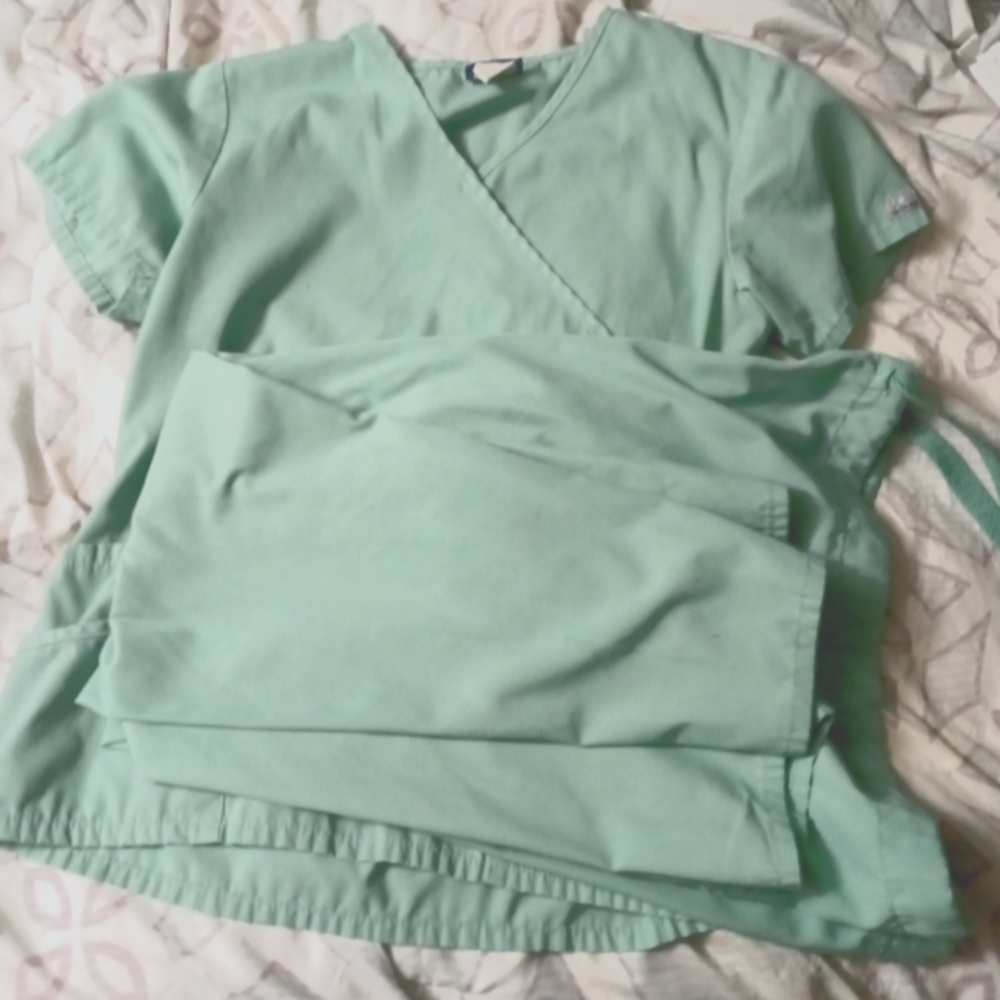 Light green scrub set